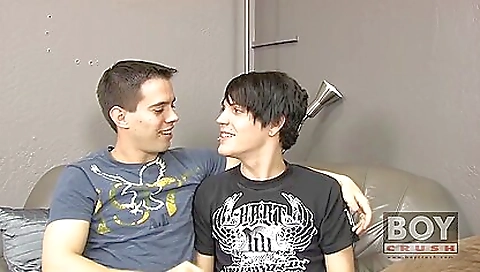Old and young twinks with old and young pussies in a video