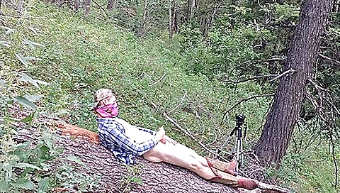 Amateur guy fucks naked body in public and outdoors