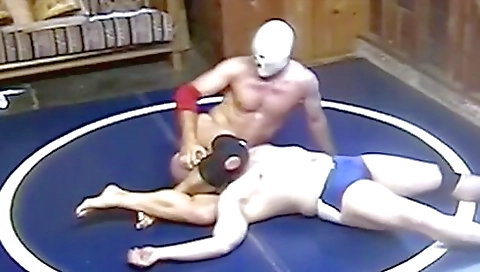 Amateur tattooed dude is showing his sexy body to viewers